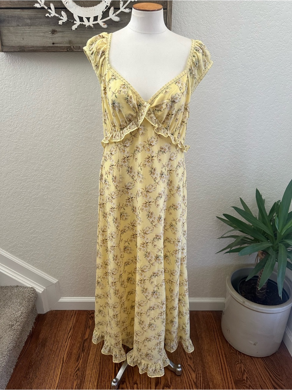 Max Studio Yellow Floral Ruffle Maxi Dress ladies size‎ Large